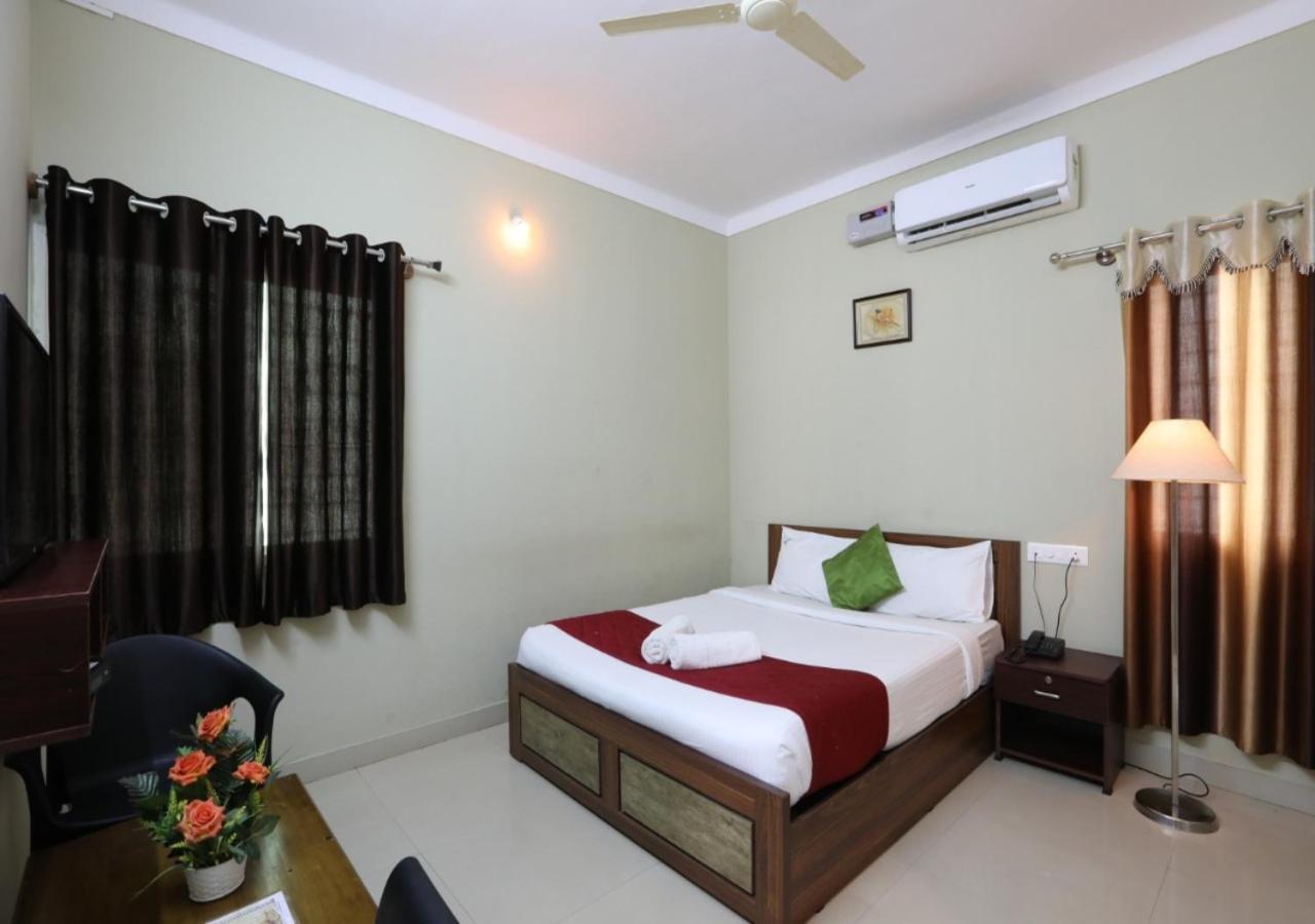 Hotel The Green Orchid Mysore Exteriör bild