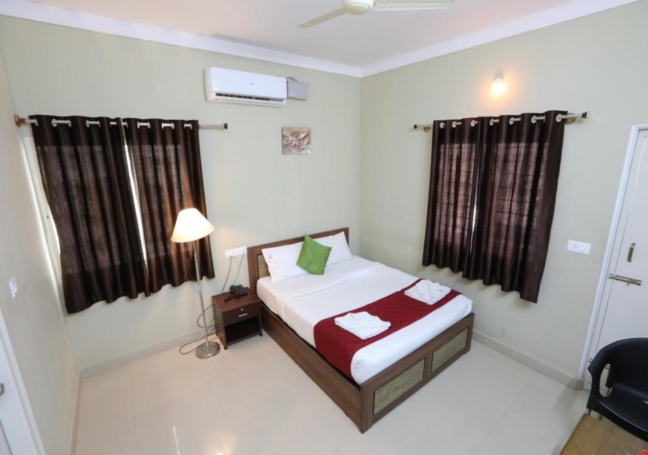 Hotel The Green Orchid Mysore Exteriör bild